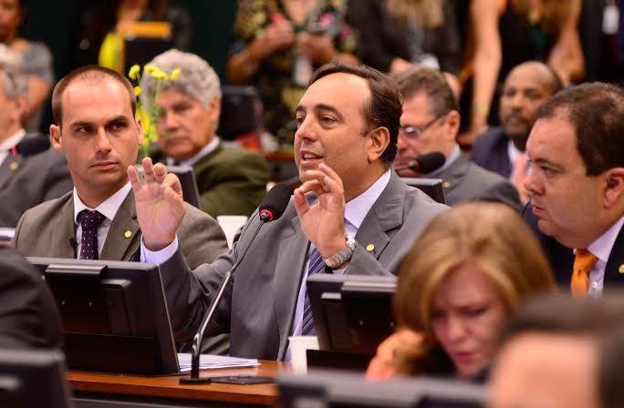 Delegado Francischini protocola pedido de Impeachment contra o presidente Lula, do PT.