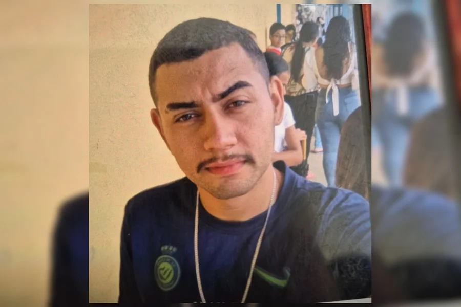 Segundo a Polícia Militar, Marlon já tinha passagens pela polícia por uso e porte de drogas, roubo de veículo, desacato e, especialmente, estupro de vulnerável. E, no caso anterior, o estupro foi contra uma criança de 11 anos em 2016. Além desses crimes, o MONSTRO também é acusado de estuprar a própria mãe, em 2023.