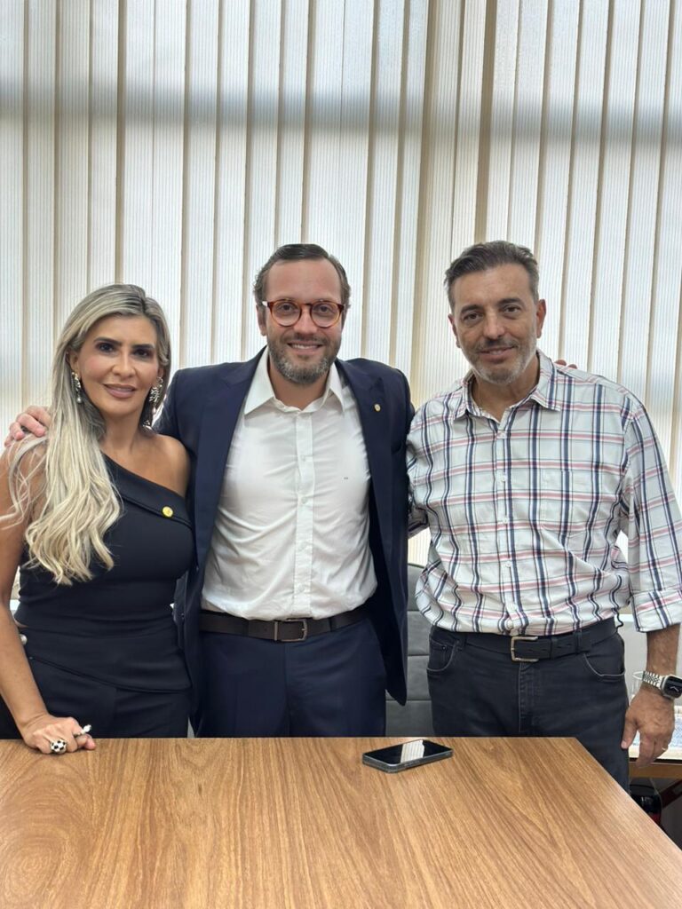 O Delegado Francischini é o novo presidente do PL Curitiba. O deputado foi convidado assumir o partido na capital dos Paraná pelo pré-candidato a presidência da República, Flávio Bolsonaro.